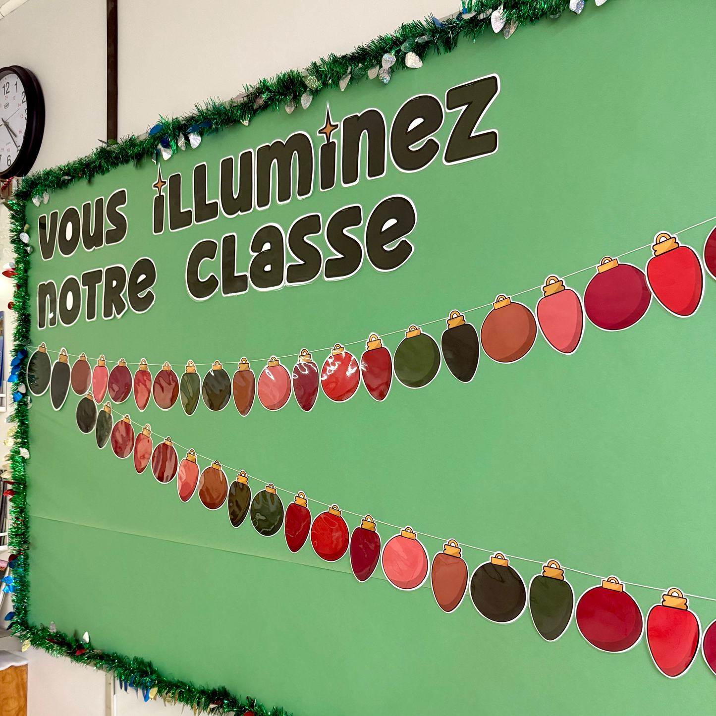 Illuminer notre classe - Noël French Christmas Bulletin Board Display